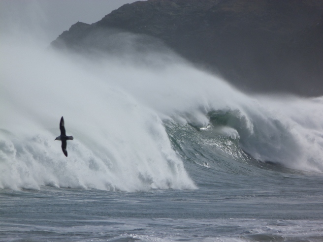 Waves breaking onto the cliffs at Eorodale
